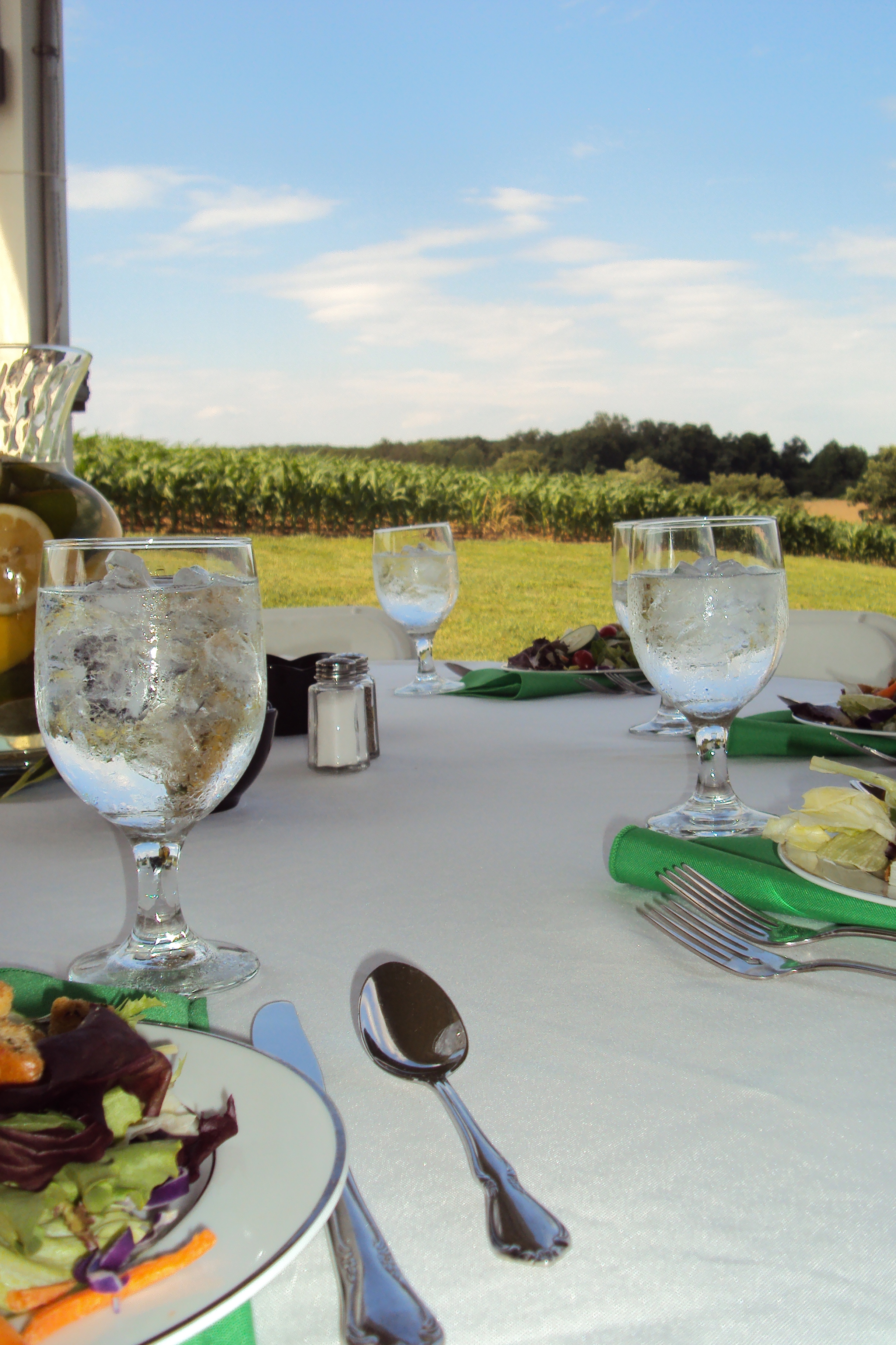 outdoor tablesetting